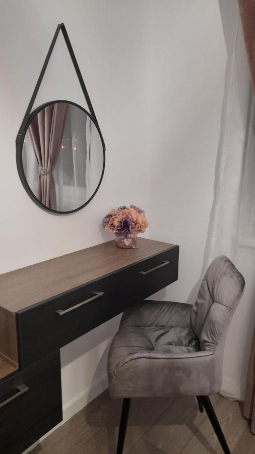 Sarah'S Place Oradea Exterior foto